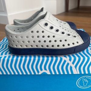 Native Shoes Jefferson. Mist Gray / Ragatta Blue